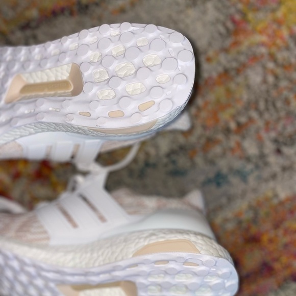NWT🤩🤩🚨🚨🚨
Wmns UltraBoost 4.0 DNA 'White Cream' 2021 Size 12.5 - Picture 9 of 11